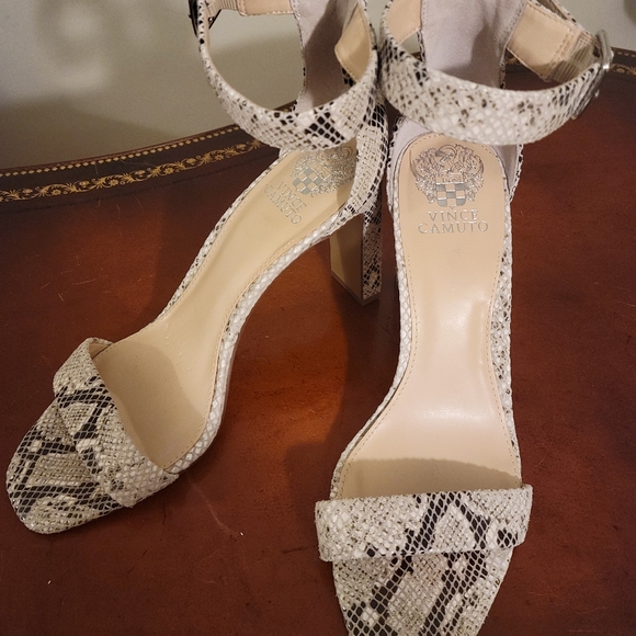 Vince Cumato Genuine Leather Snakeskin Heel Size 9 - Picture 1 of 13